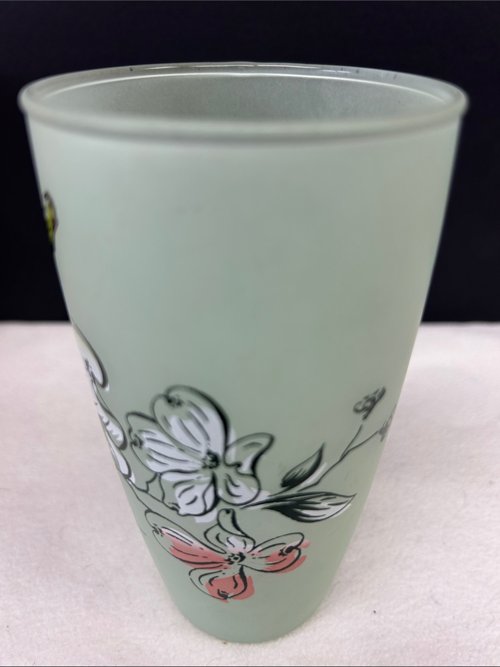 Vintage set of 4 frosted glass “Dogwood Design” 5..5” tumblers by Anchor Hocking - Picture 11 of 16